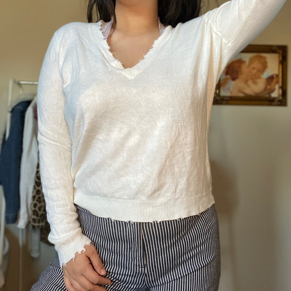 White raw hem forever 21 sweater - Picture 1 of 3